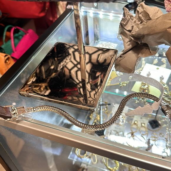 Chocolate handheld Handbag or shoulder strap can also be worn as a crossbody - Picture 7 of 12